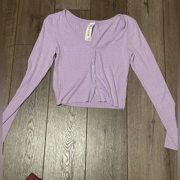 Max & Allie lilac purple buttoned long sleeve top (brand new) - Picture 3 of 3